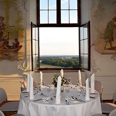Schloss 4*