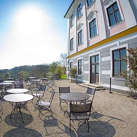 Schloss Hotel Leitheim