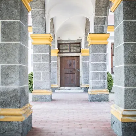 Schloss 4*